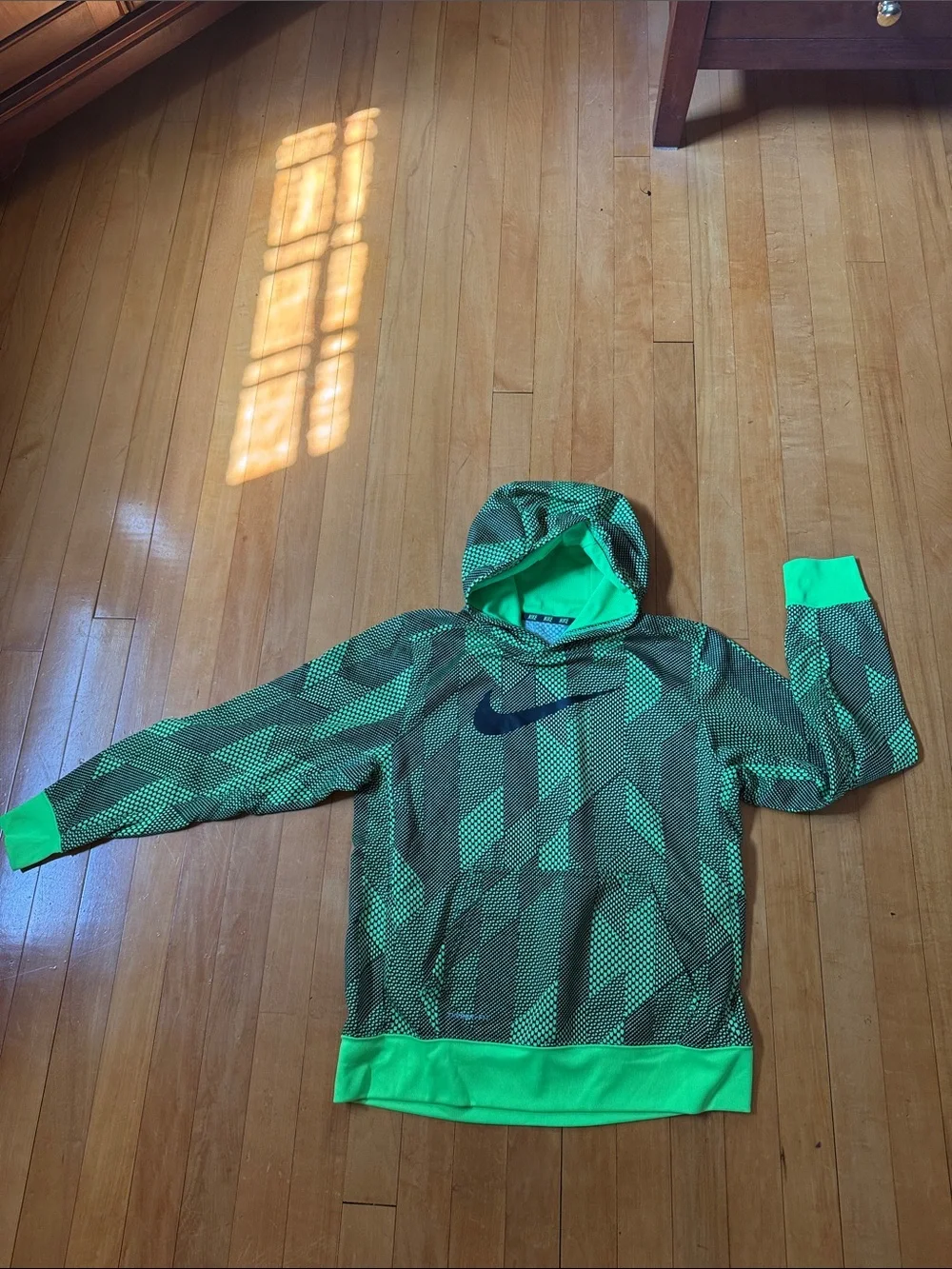 Nike Therma Fit Neon Green Patterned big logo Pullover Hoodie kids XL